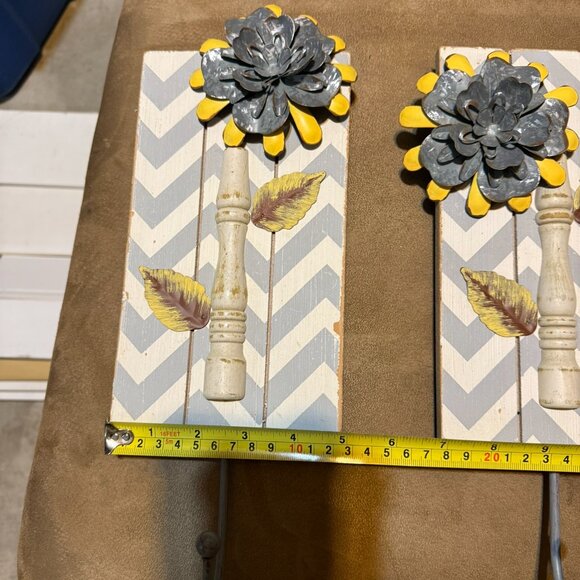 Flower Wall Hooks - set of 2 - Picture 3 of 3